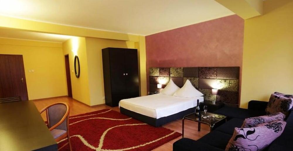 Hotel Perla Timisoara Luaran gambar